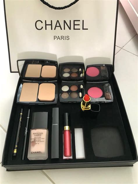 chanel base de maquillaje|chanel full makeup kit.